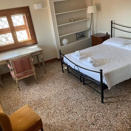 San Lorenzo Apartment *
